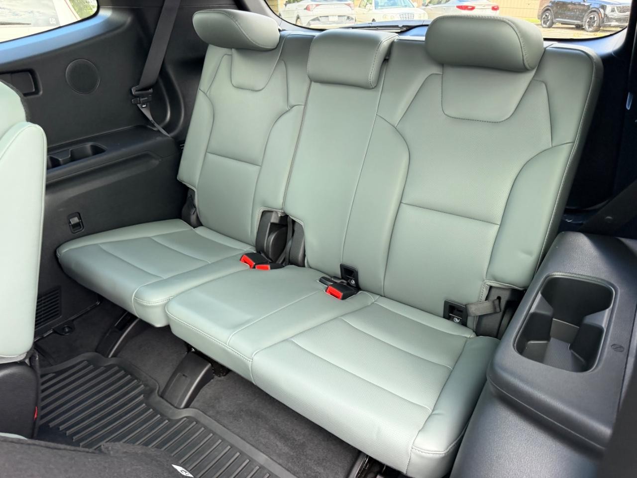 Kia Telluride Vehicle Full-screen Gallery Image 08