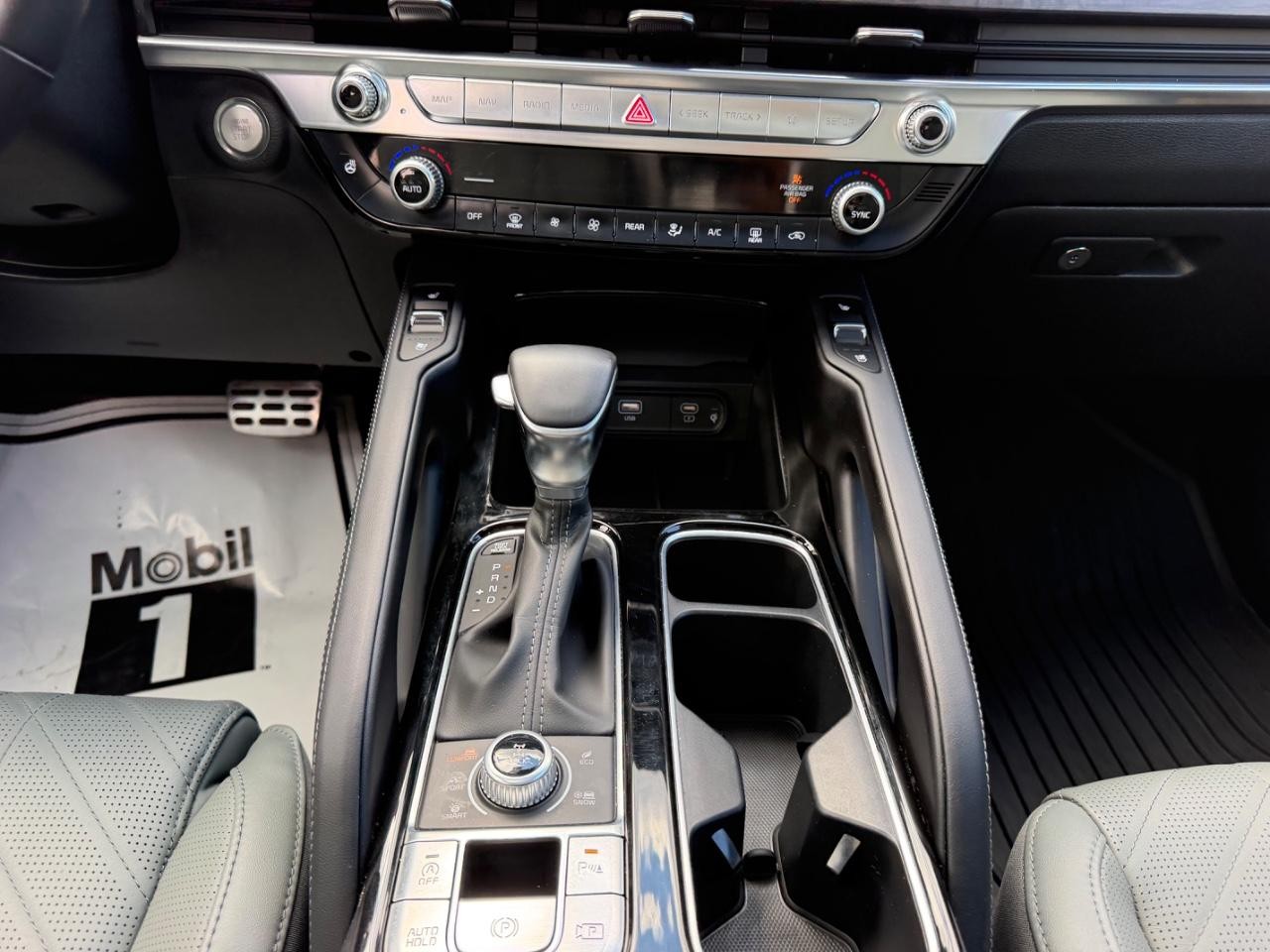 Kia Telluride Vehicle Full-screen Gallery Image 18