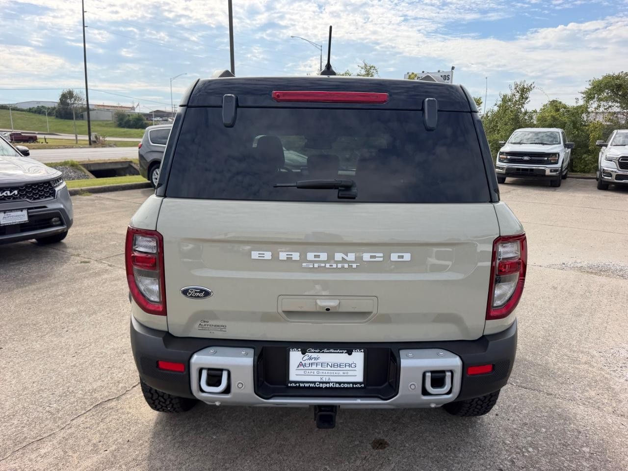 Ford Bronco Sport Vehicle Full-screen Gallery Image 04