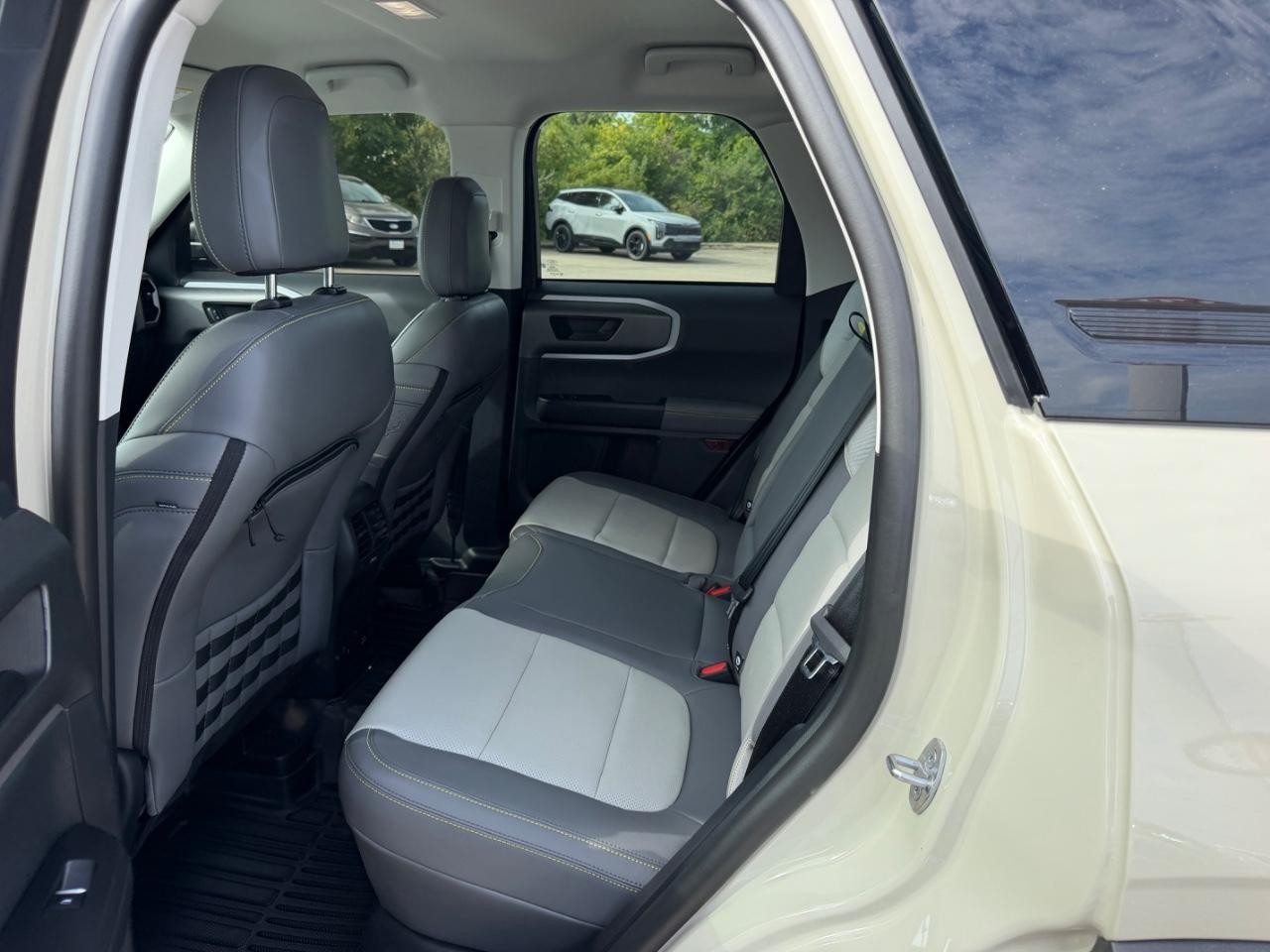 Ford Bronco Sport Vehicle Full-screen Gallery Image 07