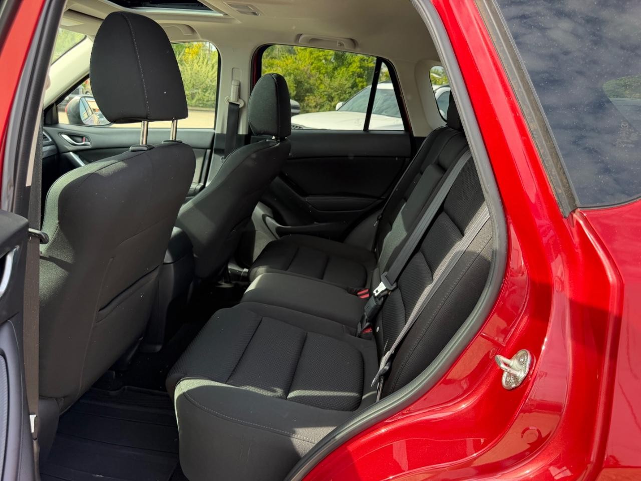 Mazda CX-5 Vehicle Full-screen Gallery Image 07