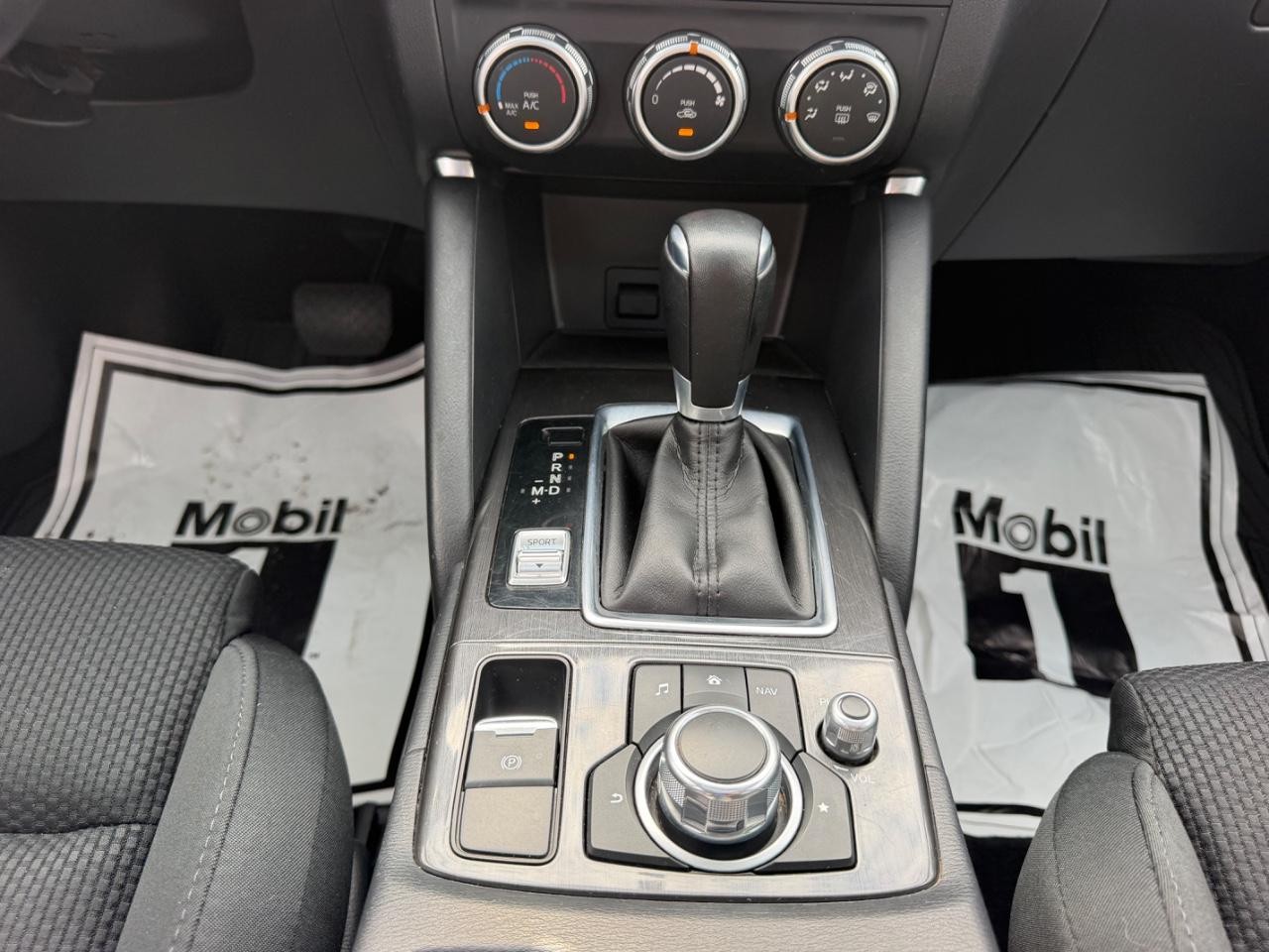 Mazda CX-5 Vehicle Full-screen Gallery Image 15