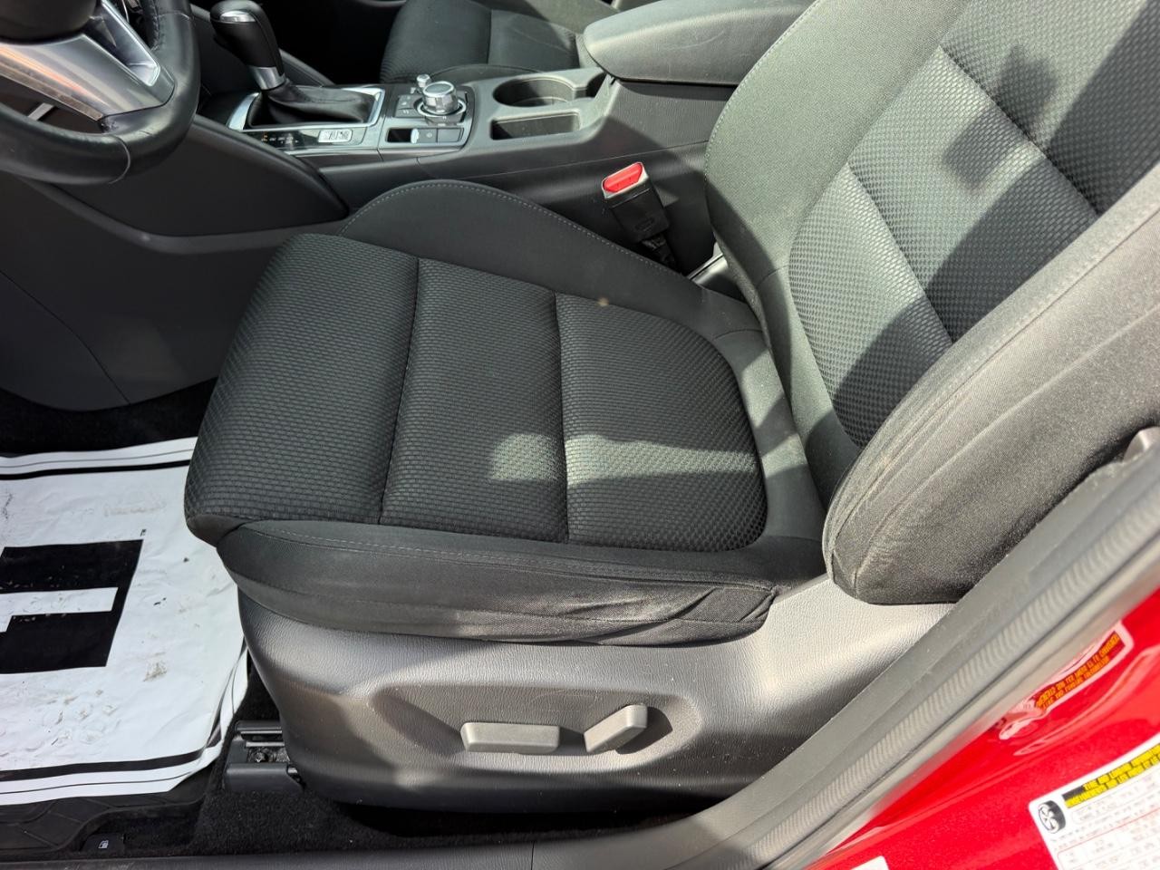 Mazda CX-5 Vehicle Full-screen Gallery Image 18