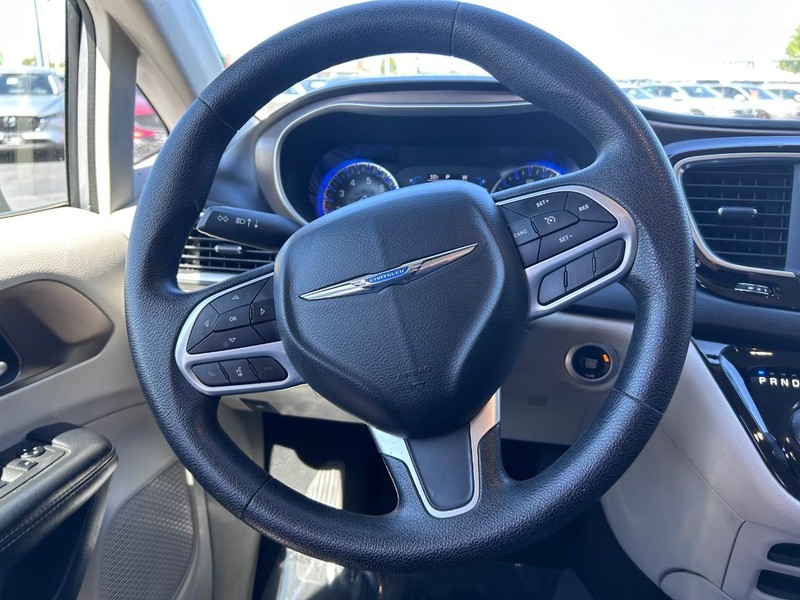 2021 Chrysler Voyager LXI photo
