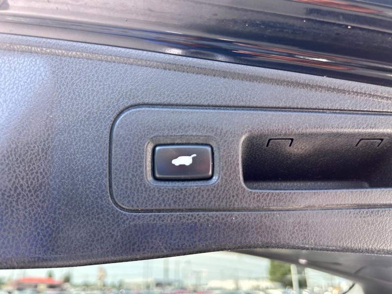 Acura MDX Vehicle Full-screen Gallery Image 08