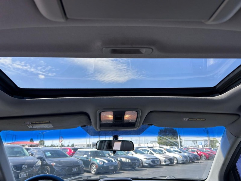 Acura MDX Vehicle Full-screen Gallery Image 13