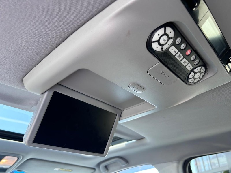 Acura MDX Vehicle Full-screen Gallery Image 14