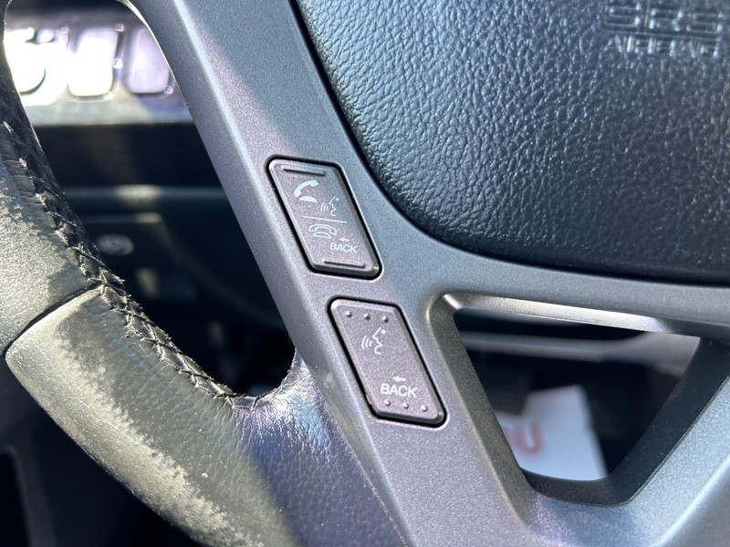 Acura MDX Vehicle Full-screen Gallery Image 18