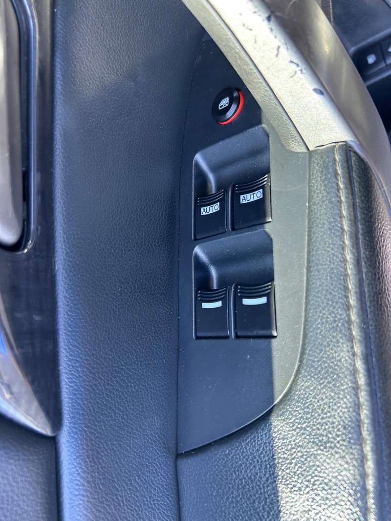 Acura MDX Vehicle Full-screen Gallery Image 25