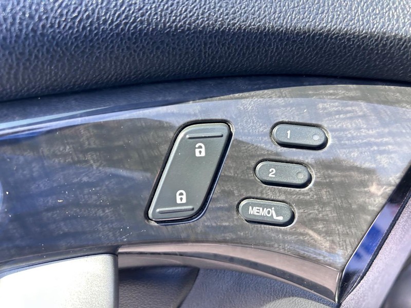 Acura MDX Vehicle Full-screen Gallery Image 26