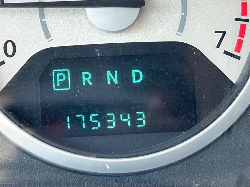 Chrysler Town & Country Vehicle Full-screen Gallery Image 19