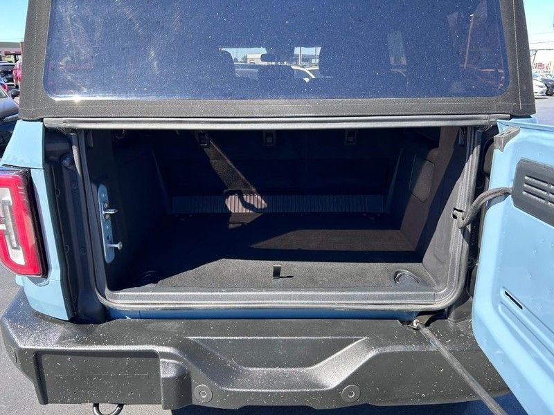 Ford Bronco Vehicle Full-screen Gallery Image 06