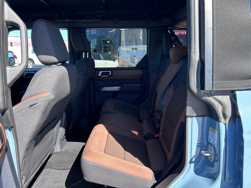 Ford Bronco Vehicle Full-screen Gallery Image 08