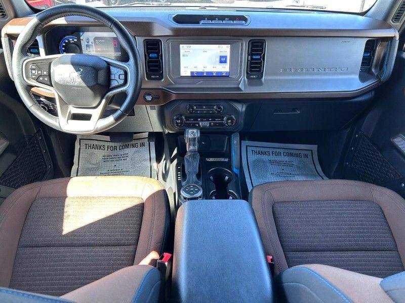 Ford Bronco Vehicle Full-screen Gallery Image 09