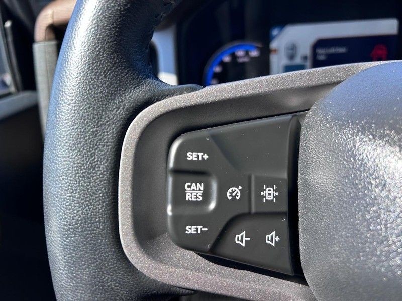 Ford Bronco Vehicle Full-screen Gallery Image 11