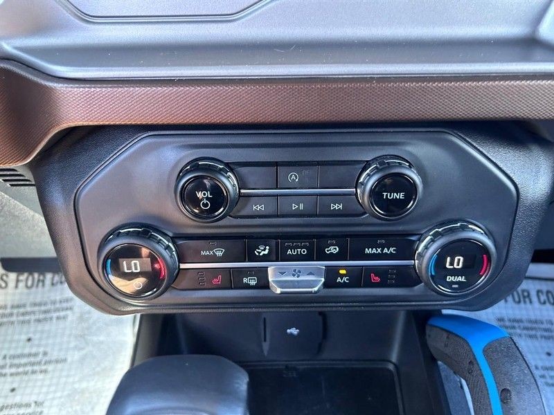 Ford Bronco Vehicle Full-screen Gallery Image 14