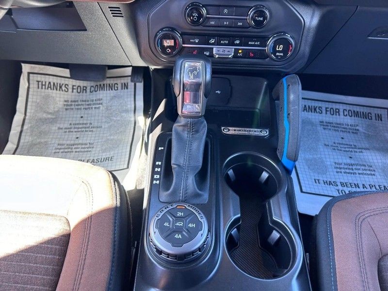 Ford Bronco Vehicle Full-screen Gallery Image 15