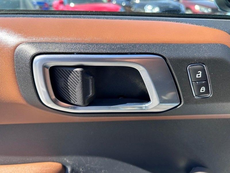 Ford Bronco Vehicle Full-screen Gallery Image 17