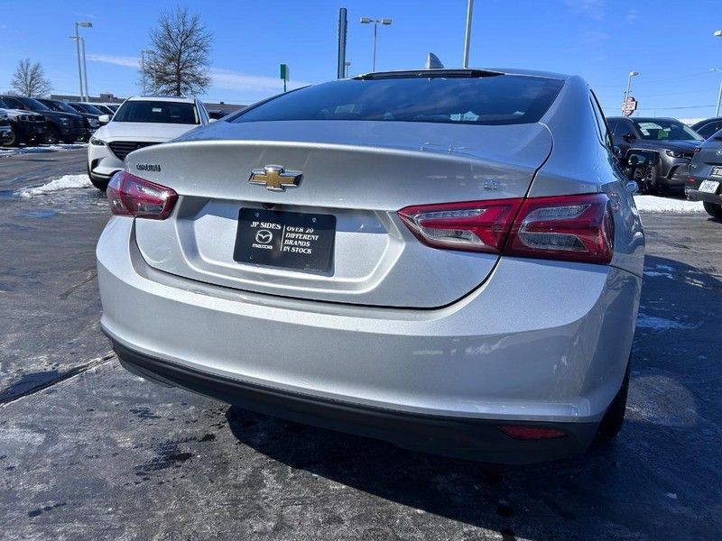 Chevrolet Malibu Vehicle Full-screen Gallery Image 05