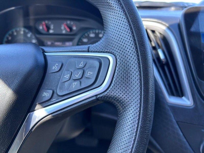 Chevrolet Malibu Vehicle Full-screen Gallery Image 12