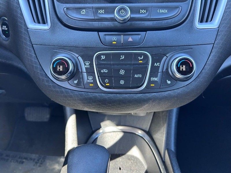 Chevrolet Malibu Vehicle Full-screen Gallery Image 14