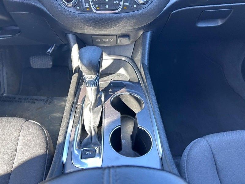 Chevrolet Malibu Vehicle Full-screen Gallery Image 15