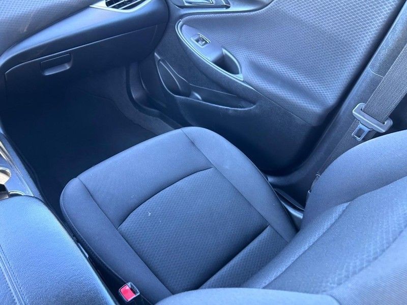 Chevrolet Malibu Vehicle Full-screen Gallery Image 16