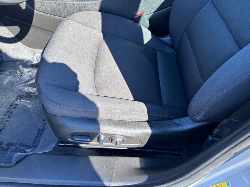 Chevrolet Malibu Vehicle Full-screen Gallery Image 18