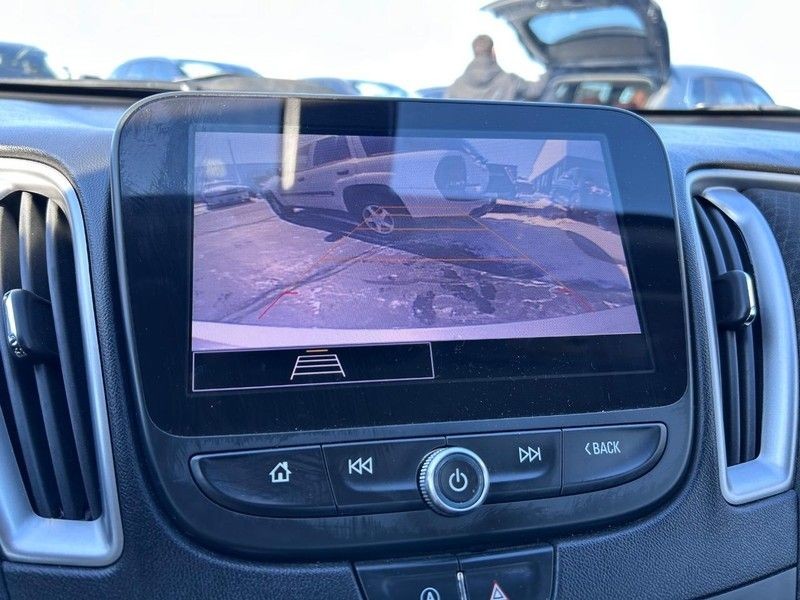 Chevrolet Malibu Vehicle Full-screen Gallery Image 20