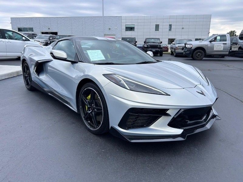 Chevrolet Corvette Vehicle Full-screen Gallery Image 03