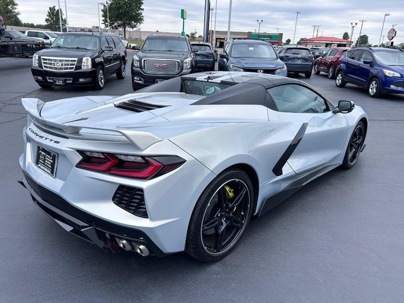 Chevrolet Corvette Vehicle Full-screen Gallery Image 05