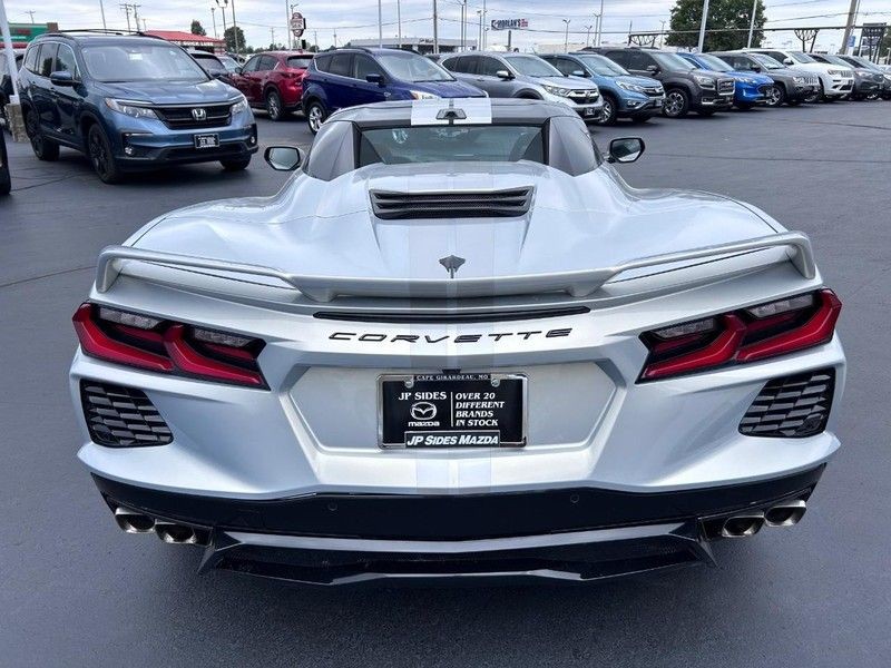 Chevrolet Corvette Vehicle Full-screen Gallery Image 06