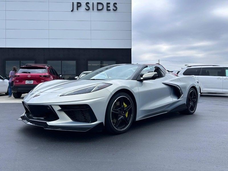 Chevrolet Corvette Vehicle Full-screen Gallery Image 09