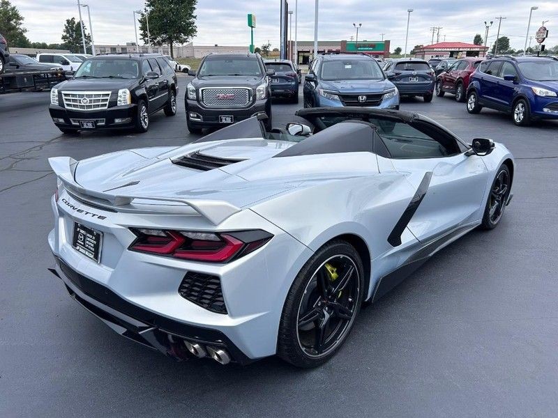 Chevrolet Corvette Vehicle Full-screen Gallery Image 13