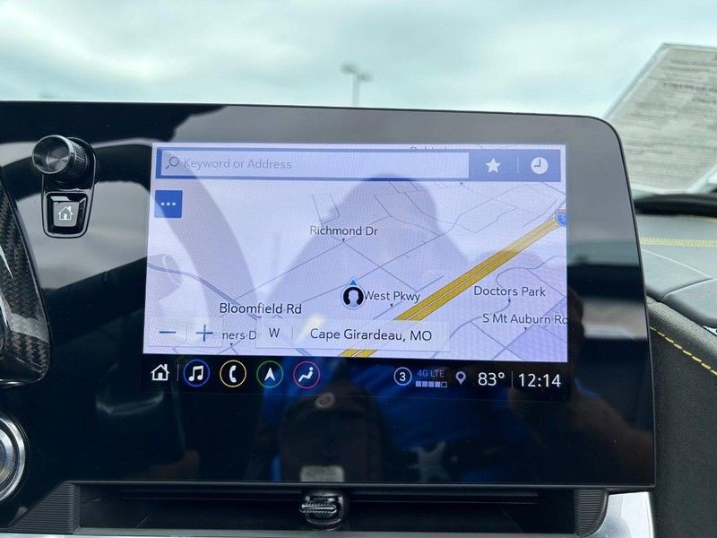 Chevrolet Corvette Vehicle Full-screen Gallery Image 18