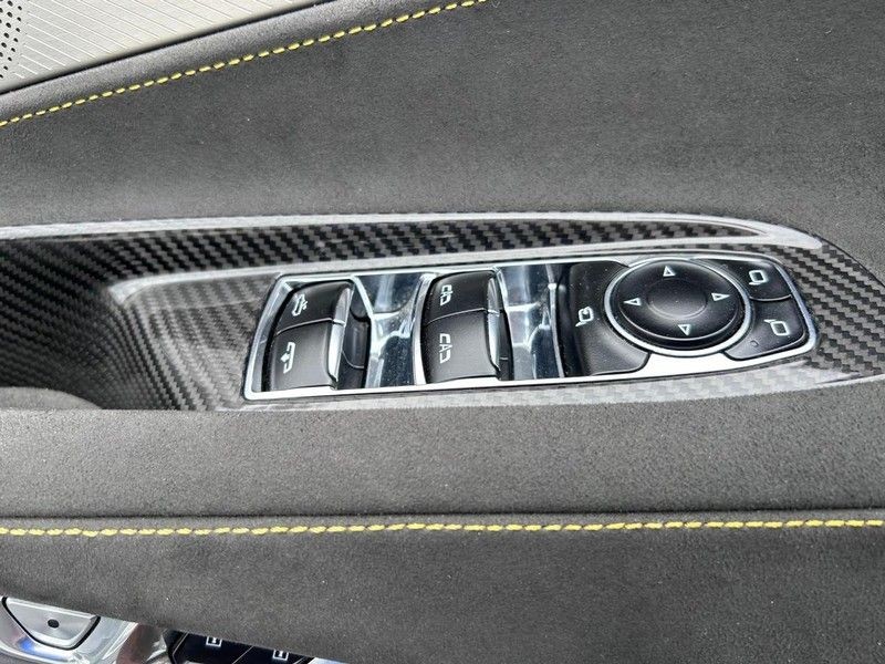 Chevrolet Corvette Vehicle Full-screen Gallery Image 22