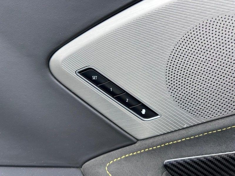 Chevrolet Corvette Vehicle Full-screen Gallery Image 23