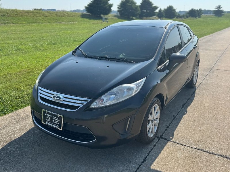 Ford Fiesta Sedan Vehicle Full-screen Gallery Image 03