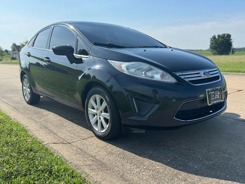 Ford Fiesta Sedan Vehicle Full-screen Gallery Image 05