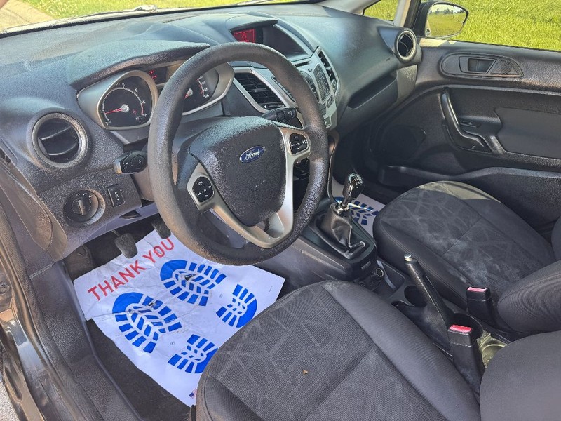 Ford Fiesta Sedan Vehicle Full-screen Gallery Image 13