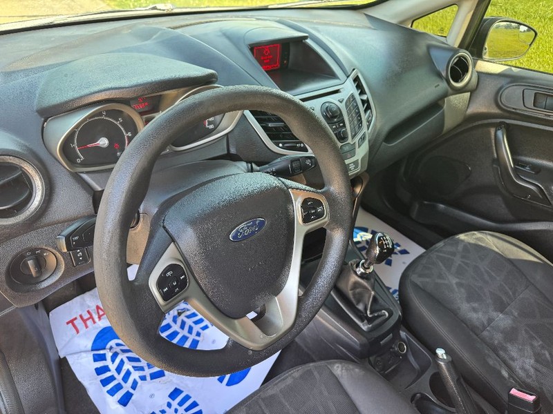 Ford Fiesta Sedan Vehicle Full-screen Gallery Image 14