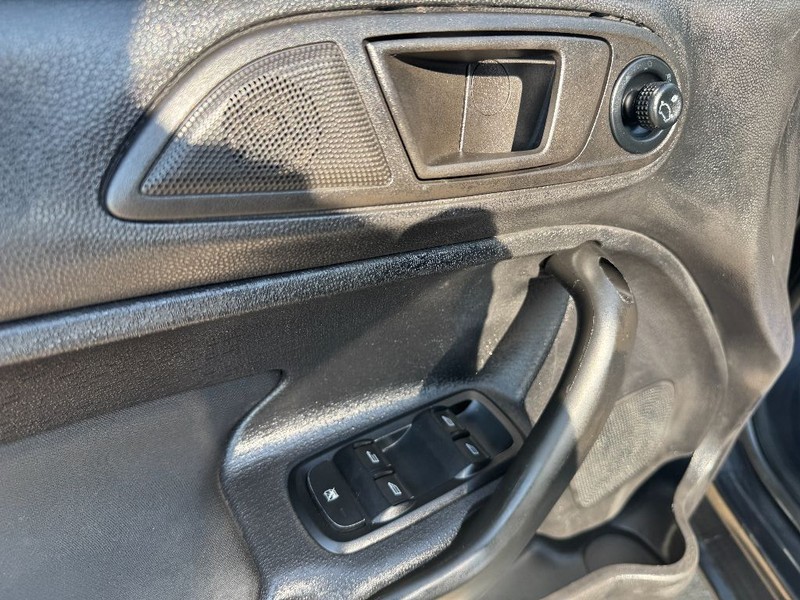 Ford Fiesta Sedan Vehicle Full-screen Gallery Image 16