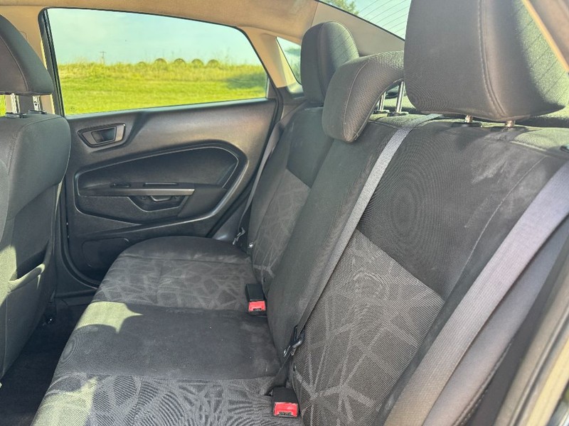 Ford Fiesta Sedan Vehicle Full-screen Gallery Image 17