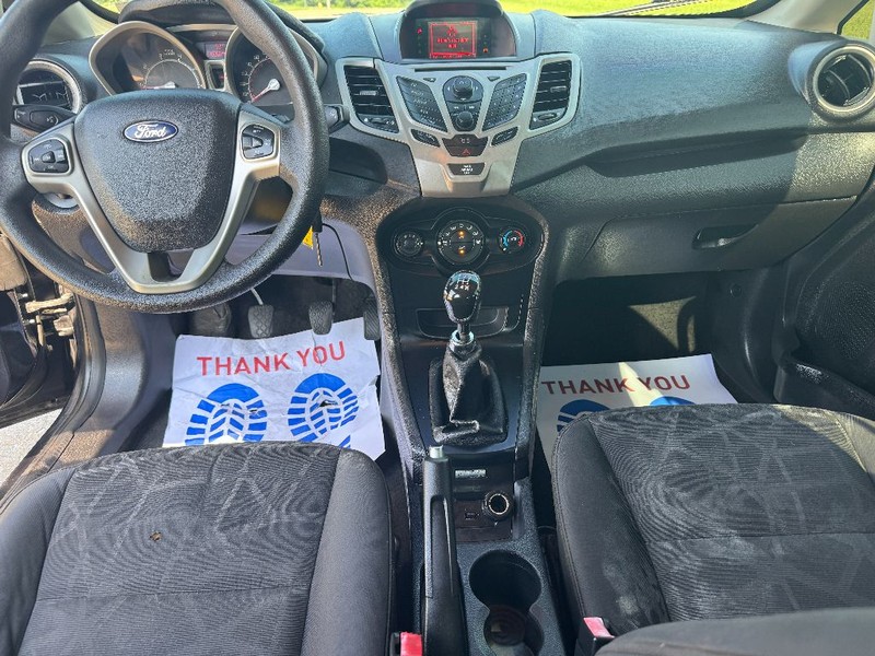 Ford Fiesta Sedan Vehicle Full-screen Gallery Image 18