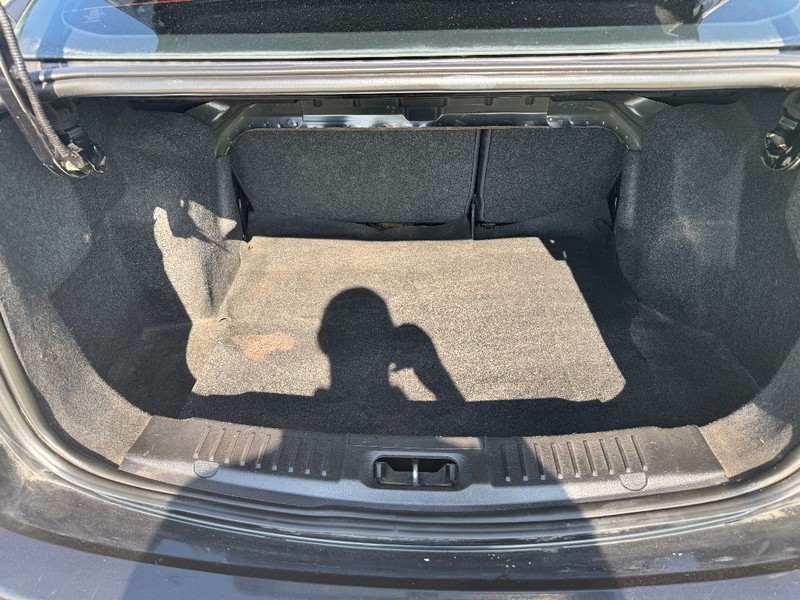 Ford Fiesta Sedan Vehicle Full-screen Gallery Image 19