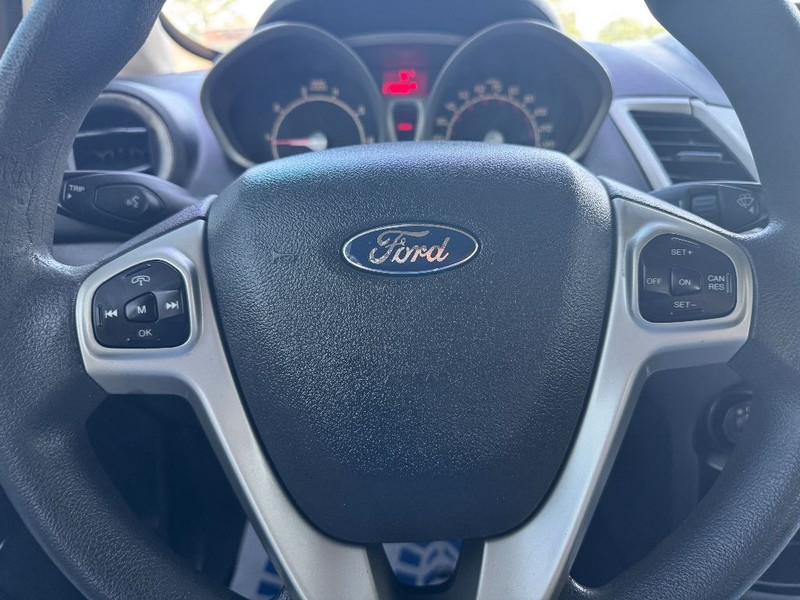 Ford Fiesta Sedan Vehicle Full-screen Gallery Image 26