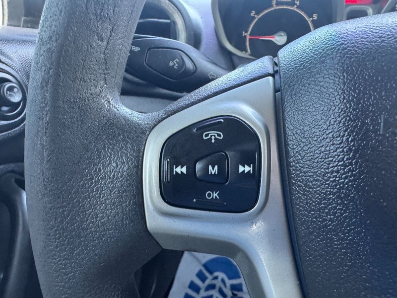 Ford Fiesta Sedan Vehicle Full-screen Gallery Image 28