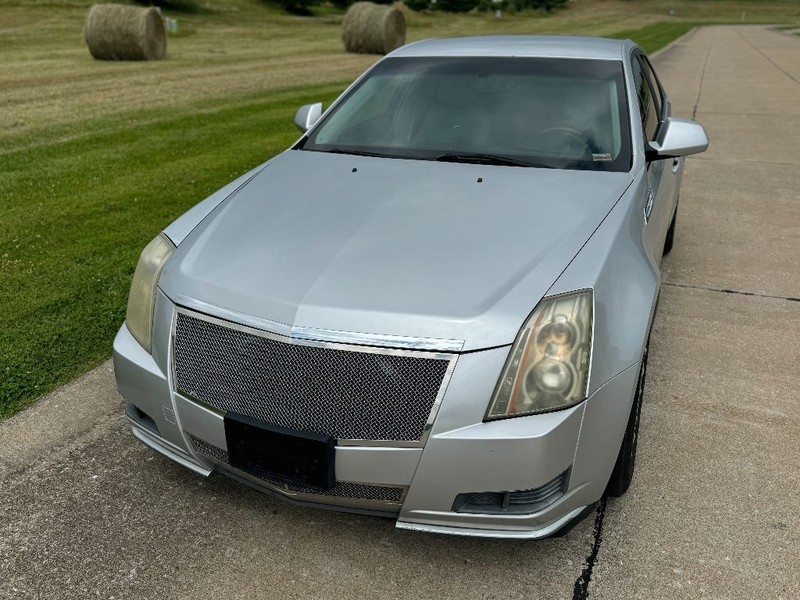 Cadillac CTS Sedan Vehicle Full-screen Gallery Image 02