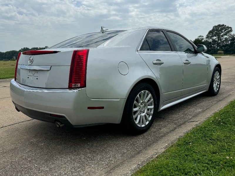 Cadillac CTS Sedan Vehicle Full-screen Gallery Image 05