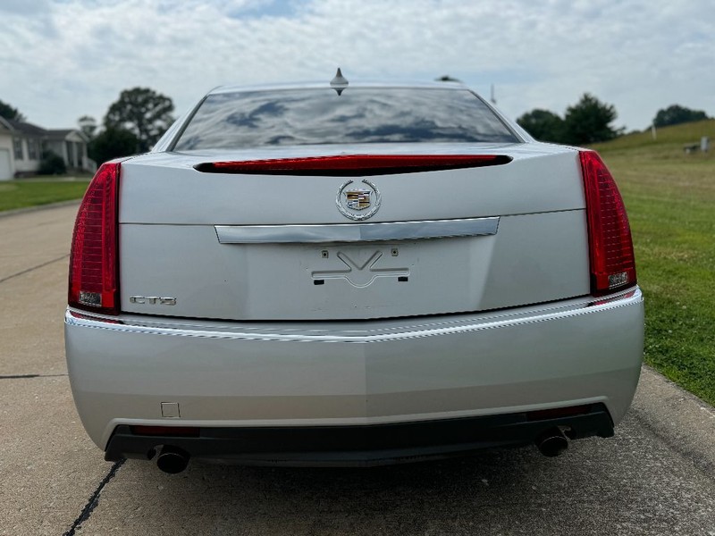 Cadillac CTS Sedan Vehicle Full-screen Gallery Image 06